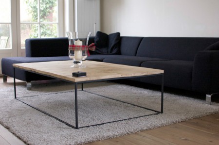 Salontafel met massief blad in eik - framework mat zwart - handgeschilderd